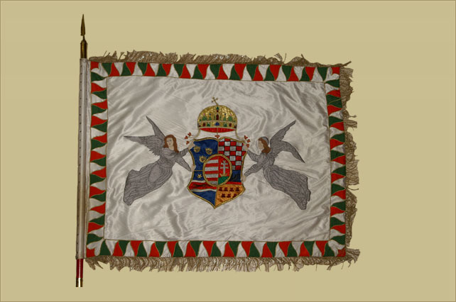 Az 1869-ben rendszeresített (1869. mintájú) magyar kir. honvéd zászlóalj zászlajának előlapja 1