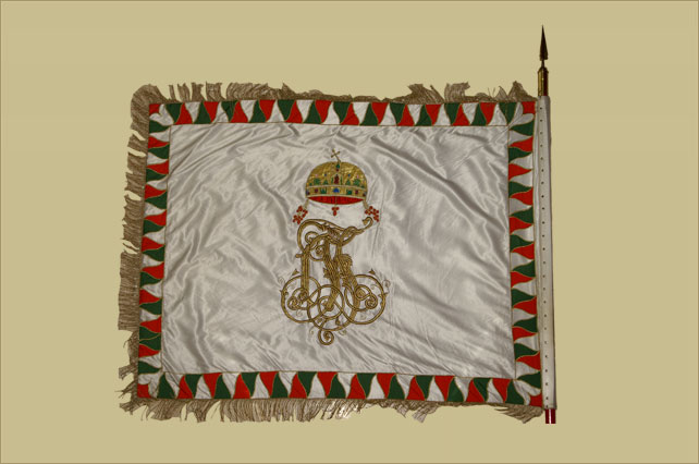 Az 1869-ben rendszeresített (1869. mintájú) magyar kir. honvéd zászlóalj zászlajának előlapja 2